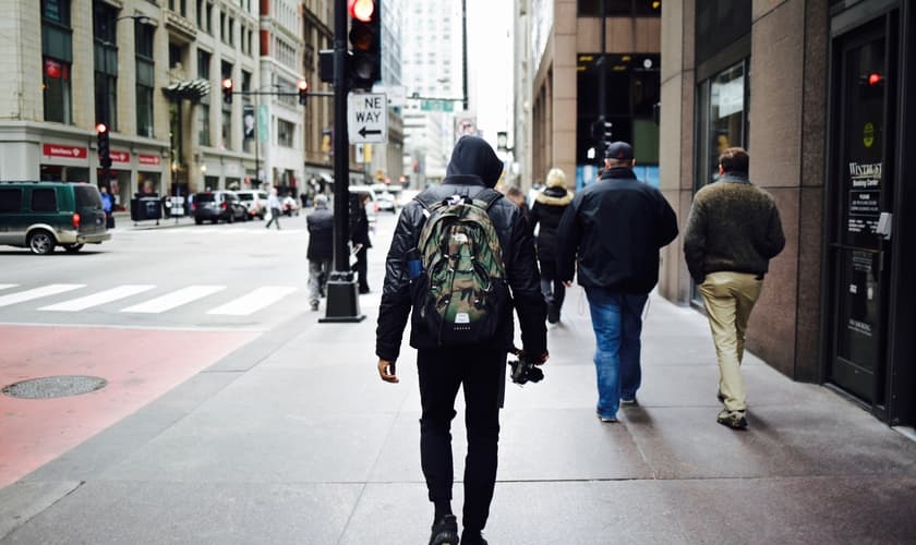 As gerações Millennials e Z se distanciam dos valores cultivados pelas gerações anteriores. (Foto: Imagem ilustrativa/Unsplash/Mikaala Shackelford).