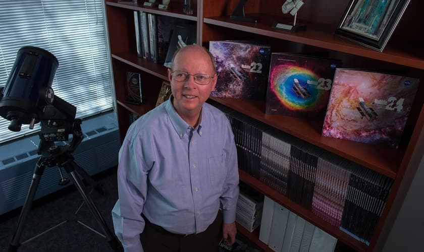 Kevin Hartnett em seu escritório. (Foto: Reprodução/Site NASA W. Hrybyk)