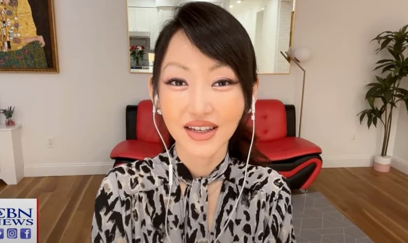 Yeonmi Park conseguiu fugir da Coreia do Norte. (Foto: Reprodução/CBN News/Faithwire).