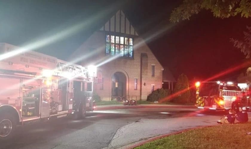 Bombeiros atendem a um incêndio na paróquia de St. Jane Frances de Chantal em Maryland, em 2022. (Foto: Imagem ilustrativa/Serviço de Bombeiros e Resgate do Condado de Montgomery).