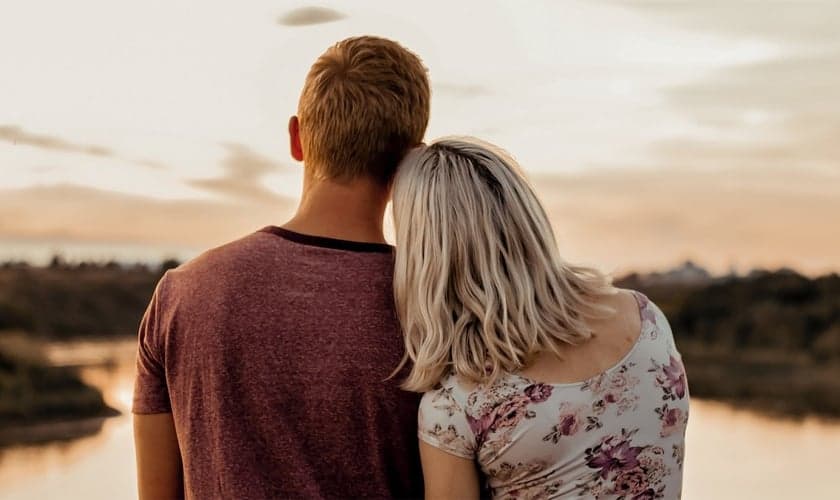 A santidade nos relacionamentos garante um casamento saudável. (Foto: Reprodução/Unsplash/Mindy Sabiston)