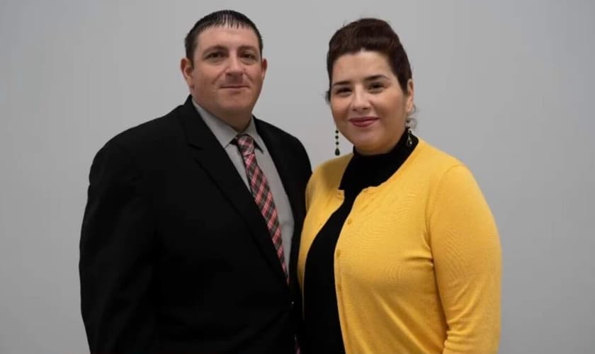 O pastor Albert Berkley e sua esposa. (Foto: Reprodução/God Reports)