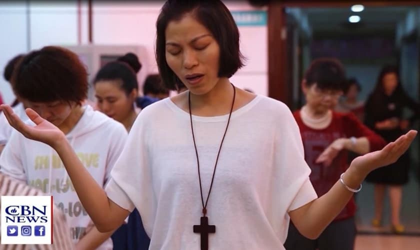 Pessoas são perseguidas por suas crenças e fé em Jesus. (Foto: Captura de tela/Vídeo CBN News)