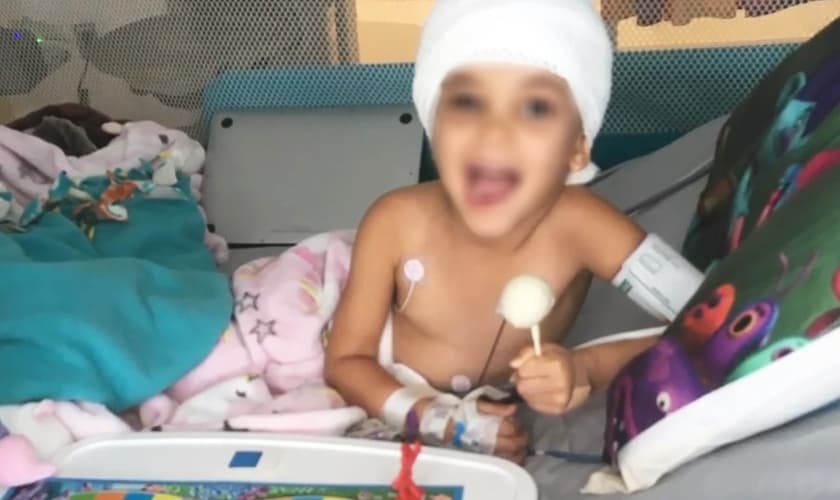 Mia em sua recuperação no hospital. (Foto: Reprodução/CBN News)