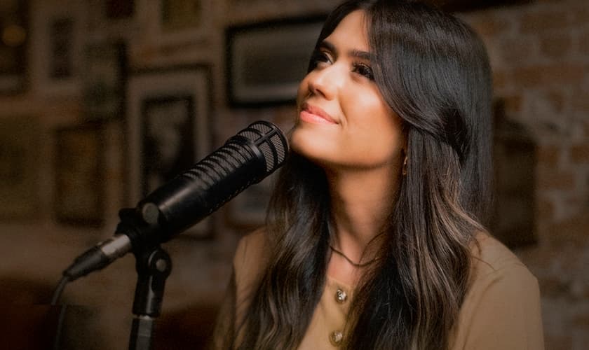 Milena lançou seu primeiro single. (Foto: Divulgação).