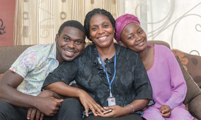 Aisha foi perseguida pela família ao se tornar cristã. (Foto: VOM).