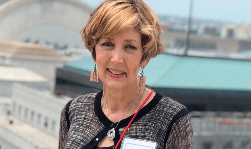 Cindy Collins está mudando a vida de mulheres com seu testemunho. (Foto: Reprodução/Live Action)