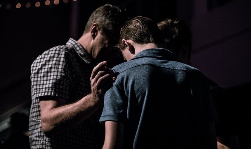 Um dos experimentos foi focado nos momentos de oração. (Foto: Unsplash/Jack Sharp)