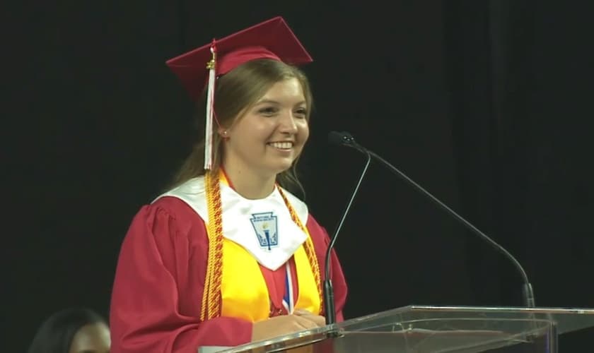 A jovem Lino durante seu discurso. (Foto: Reprodução/Texan Live)