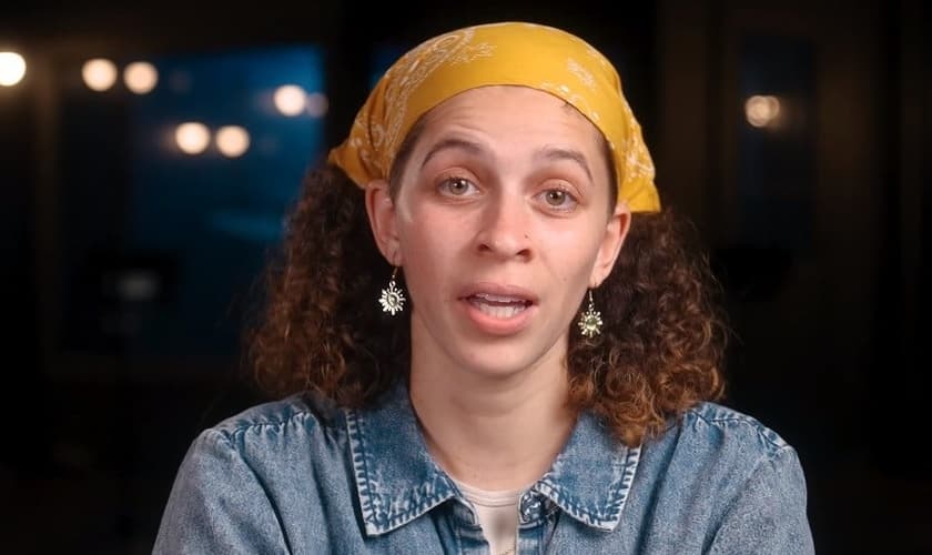 Kirsten Searcy foi restaurada após ter um sonho com Jesus. (Foto: Reprodução/YouTube/Delafé Testimonies)