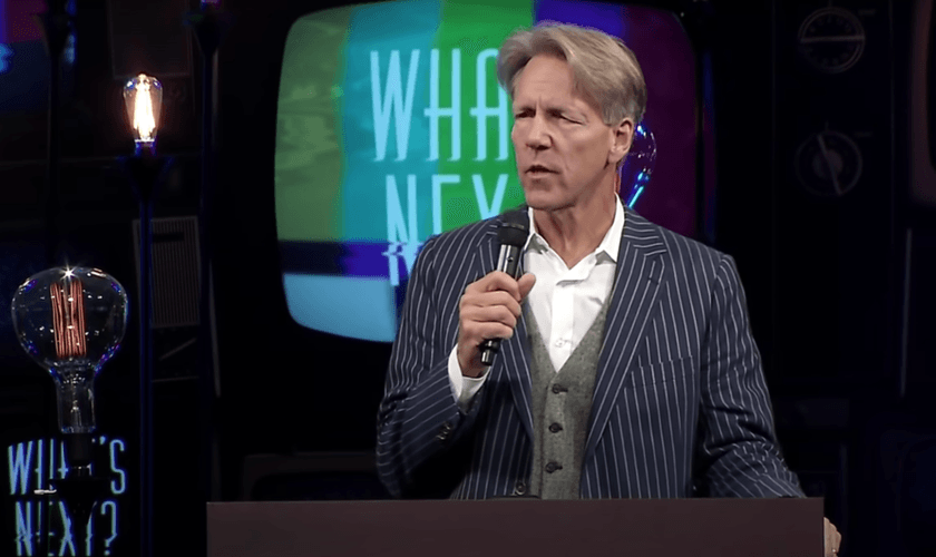 Pastor Skip Heitzig pregando na Calvary Church. (Captura de tela/YouTube/Connect with Skip Heitzig)