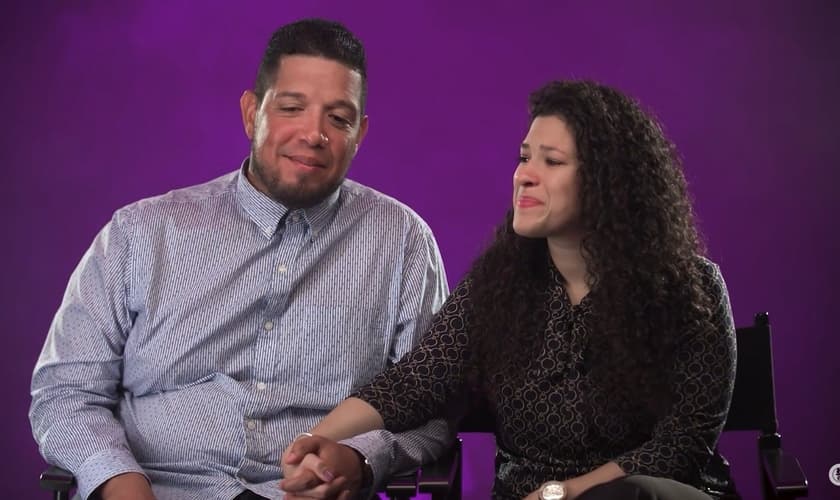 Carlos e Stephania Barahona. (Foto: Captura de tela/YouTube/Apostle Guillermo Maldonado)