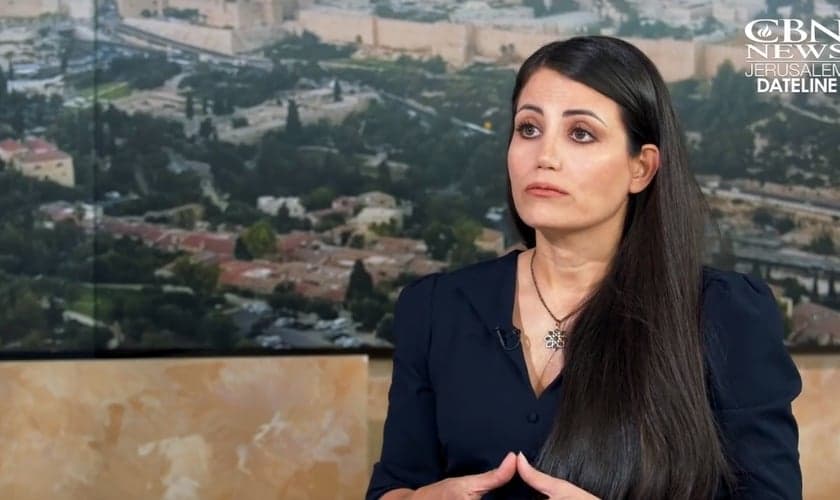 Marziyeh Amirizadeh em entrevista à CBN News. (Foto: Reprodução/CBN News)