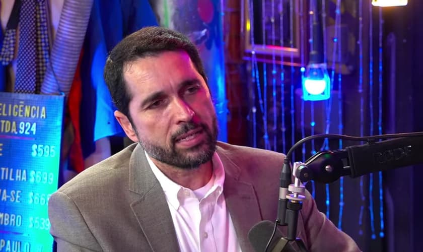 Paulo Junior no podcast Inteligência Ltda. (Captura de tela/YouTube/Inteligência Ltda.)