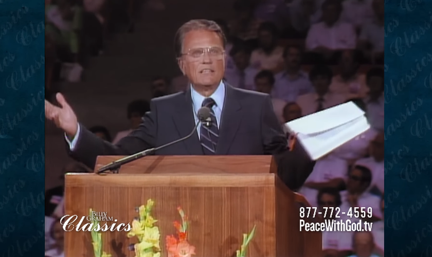 Billy Graham pregando. (Foto: Reprodução/YouTube/Billy Graham Evangelistic Association).