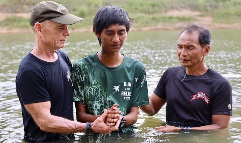 Jack sendo batizado. (Foto: Reprodução/FBR)