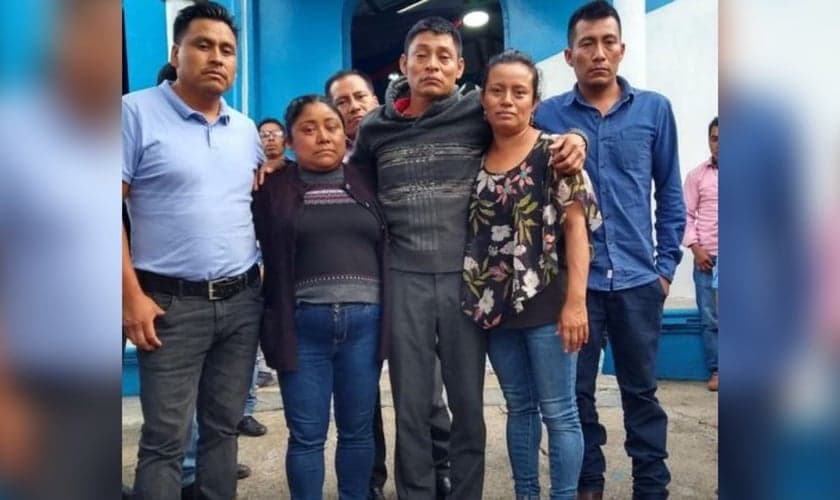 Os cristãos que foram libertados no México. (Foto: Reprodução/Facebook/Alianza de Comunicadores Cristianos)