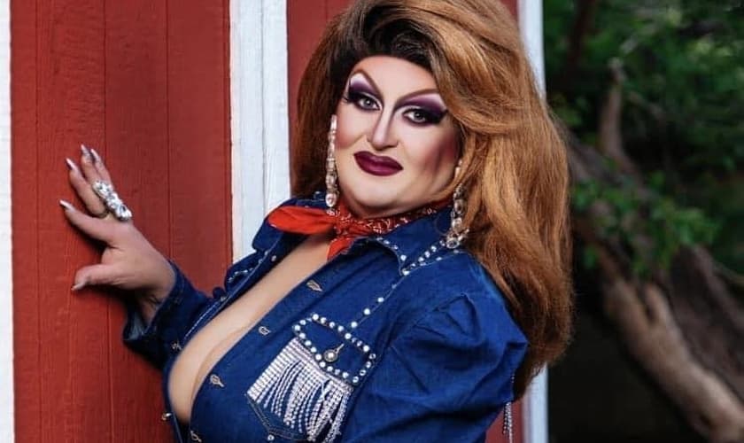 Shane Murnan é uma drag queen que atende pelo nome de “Shantel Mandalay”. (Foto: Facebook/Shantel Mandalay)