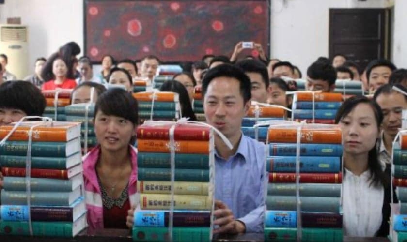 Estudantes da Bíblia na China. (Foto: Andrea Rhodes/Sociedade Bíblica)