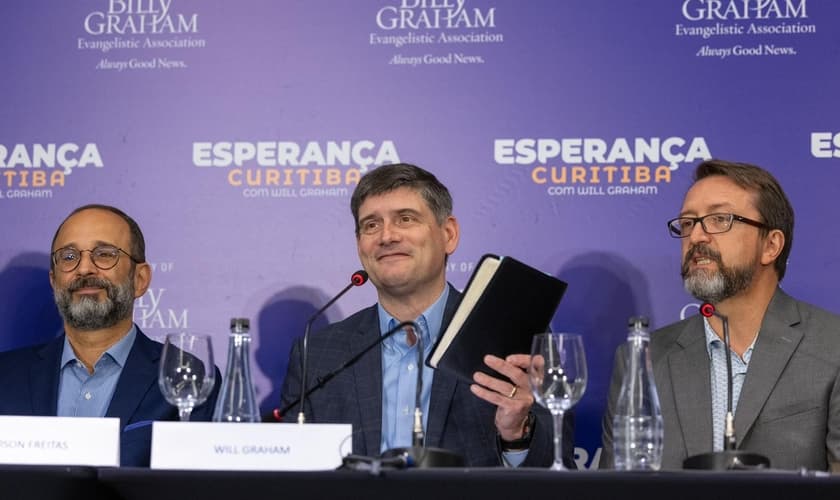 Will Graham (ao centro) em coletiva de imprensa. (Foto: Divulgação/BGEA).