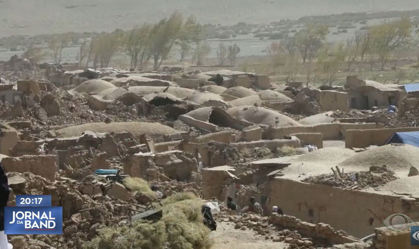 Imagem do Afeganistão depois do terremoto. (Foto: Reprodução/ Band Jornalismo)