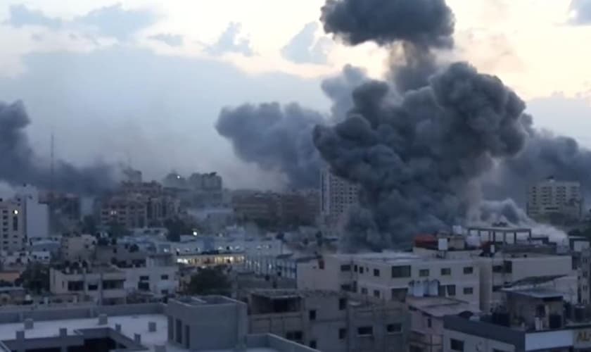 Cena da guerra em Israel. (Captura de tela/YouTube CNN Brasil)