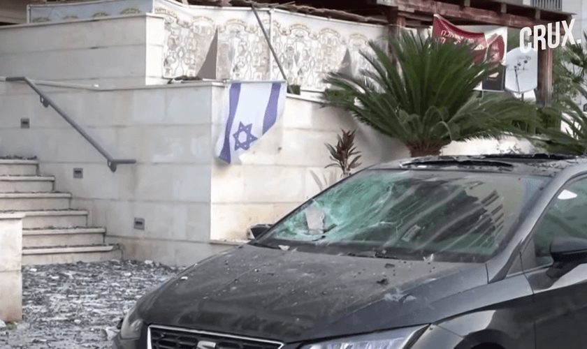 Cenas dos efeitos devastadores dos ataques do Hamas a Israel. (Captura de tela/YouTube/Crux)