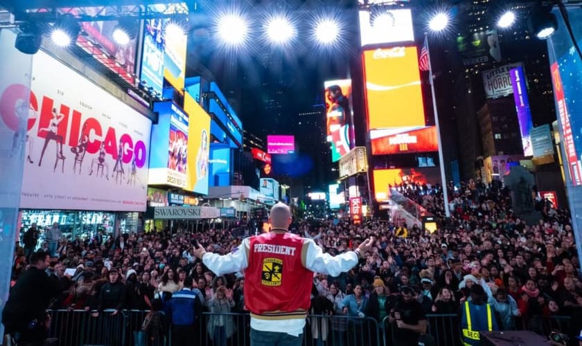 O evento na Times Square. (Foto: Reprodução/Instagram/Mike Signorelli)