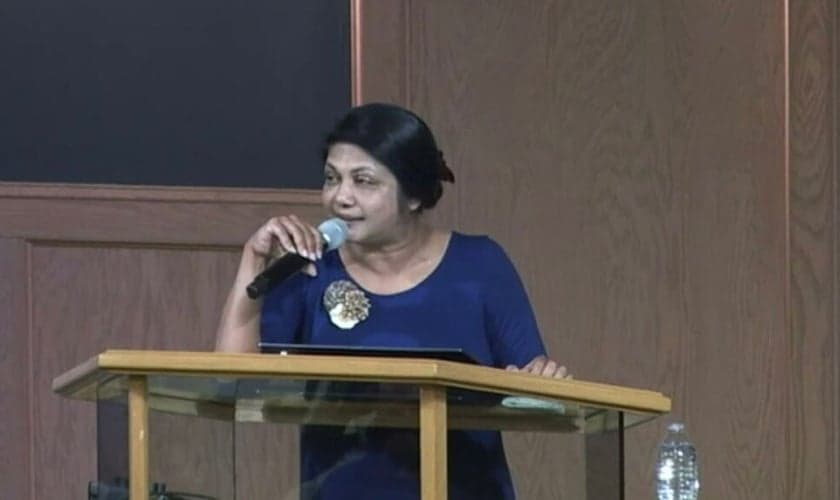 Vani Marshall ministrando em uma igreja. (Foto: Reprodução/God Reports)
