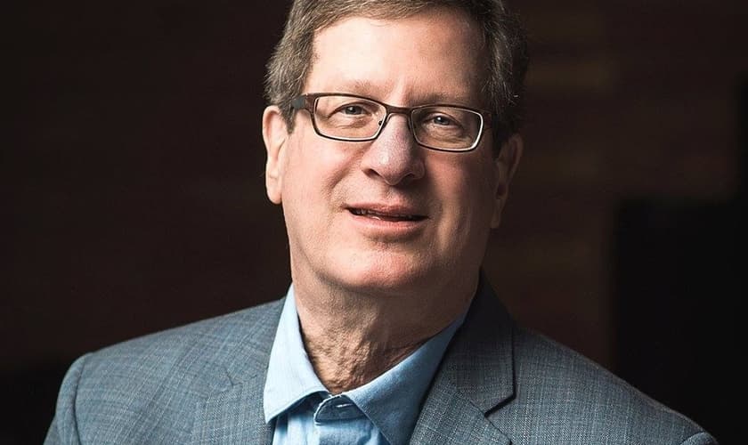 Lee Strobel, autor de “Deus é real?” (Foto: Facebook/Lee Strobel)