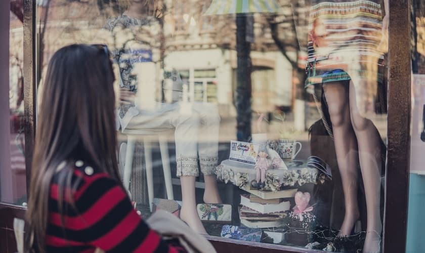 Luisa Bessley foi libertada por Deus do vício em comprar. (Foto: Imagem ilustrativa/George Bakos)