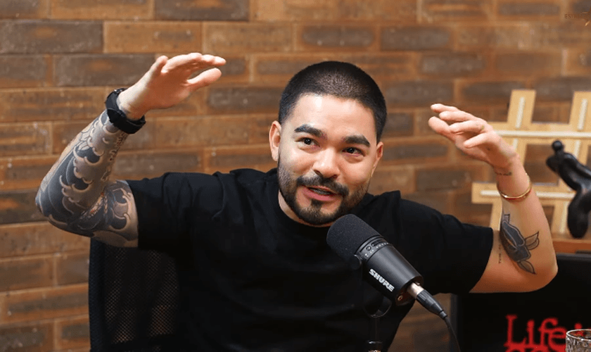 Yudi contou que foi resgatado de uma vida de perdição ao conhecer Jesus. (Foto: Reprodução/YouTube/Podcast das Estrelas).