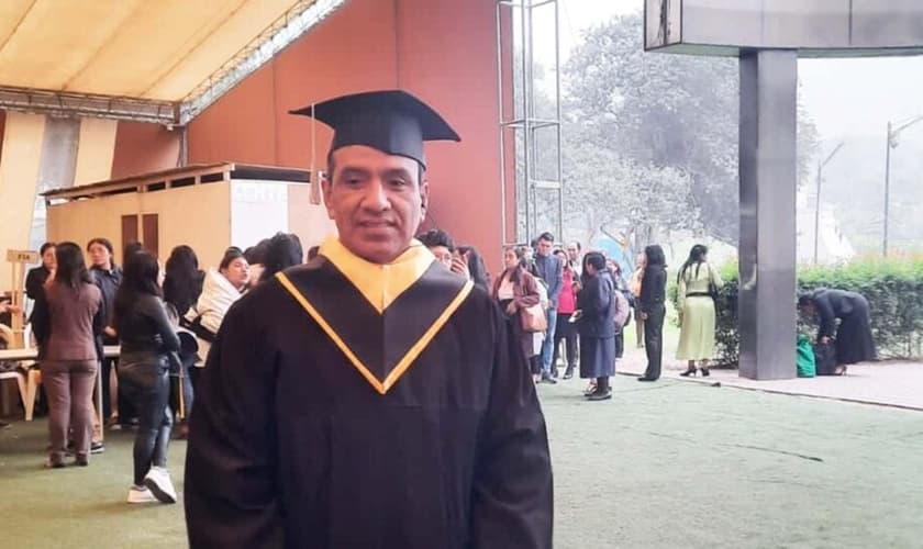 Elvis Esquivel se formou no curso bíblico no Espaço Novo Tempo da Igreja "España" em Lima. (Foto: Arquivo pessoal/Notícias Adventistas).