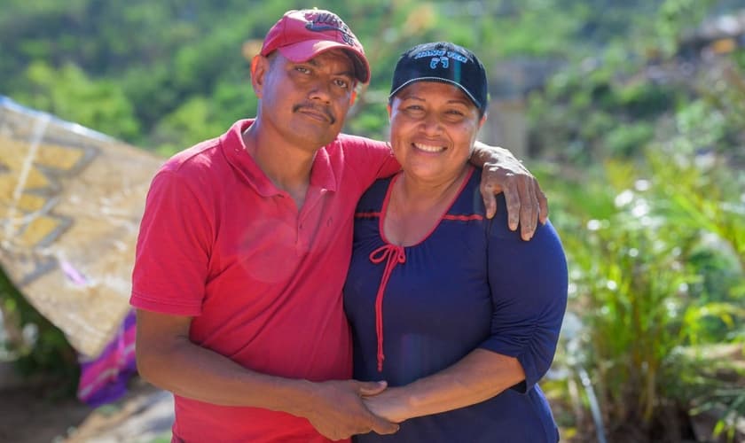 Fernando e Claudia. (Foto: Reprodução/Samaritan’s Purse)