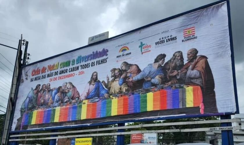 O outdoor instalado em Blumenau. (Foto: Divulgação/ONG Mães do Amor)