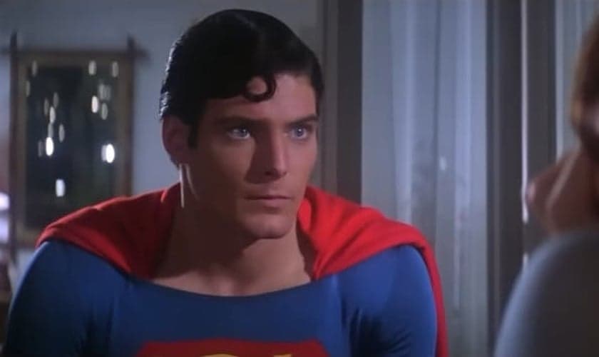 Christopher Reeve interpretando Superman. (Captura de tela/YouTube/HD Film Tributes)
