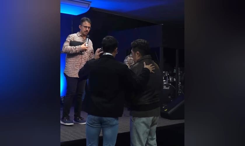 O japonês foi à igreja MEVAN Japan e se entregou a Jesus. (Foto: Reprodução/Instagram/Yudi Tamashiro).