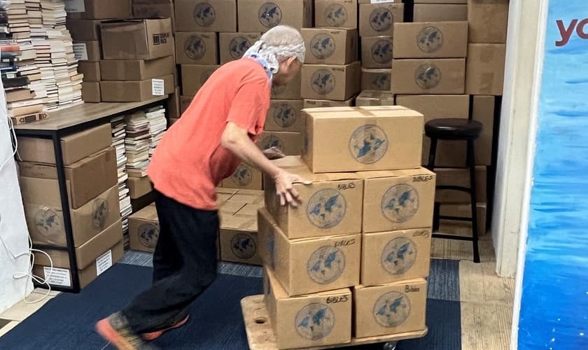 Carregamento anterior de Bíblias para a China. (Foto: Imagem ilustrativa/ Facebook/Mission Cry).