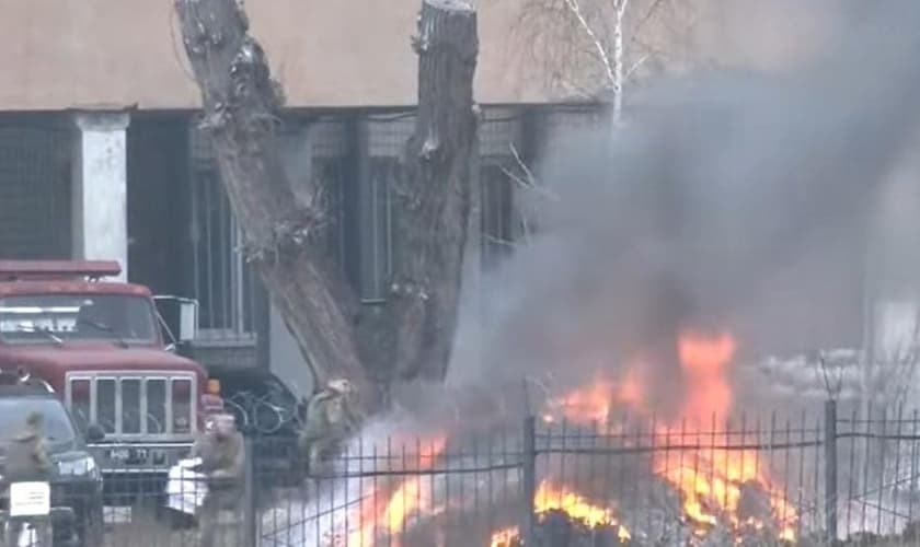 Ucrânia continua sendo bombardeada pela Rússia. (Captura de tela: YouTube Band Jornalismo)