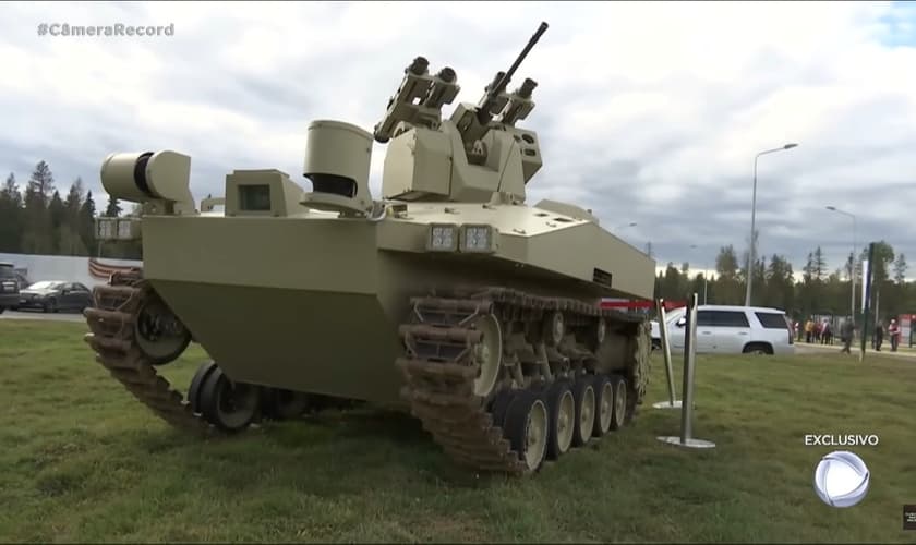 Robô de combate russo. (Captura de tela: YouTube/Câmera Record)