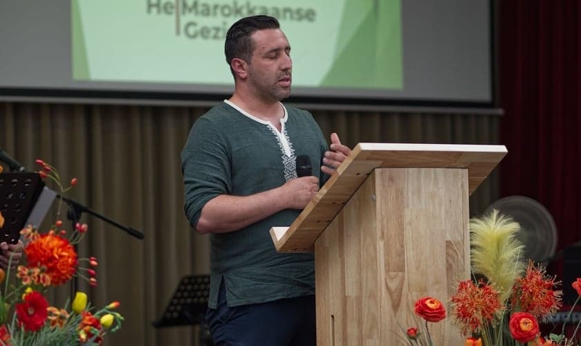 Nabil foi resgatado por Deus enquanto ele vivia na rua na Holanda. (Foto: Het Marokkaanse gezin).