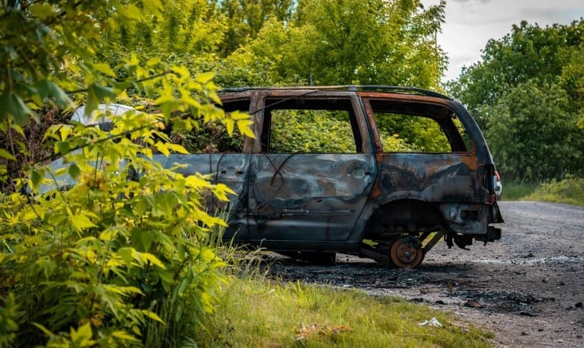 Dez carros foram incendiados após acidente com caminhão de combustível em MG. (Foto ilustrativa: Unsplash/Jakub Nawrot)