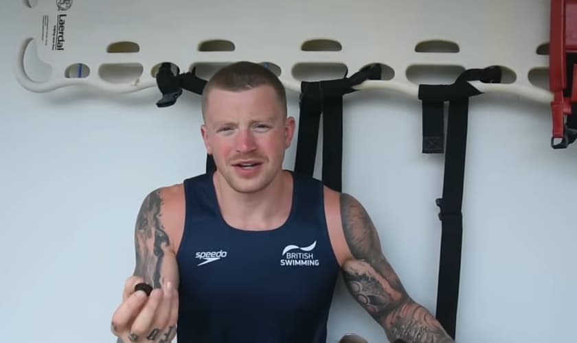 O tricampeão olímpico, Adam Peaty. (Captura de tela/YouTube/AP Race Club)