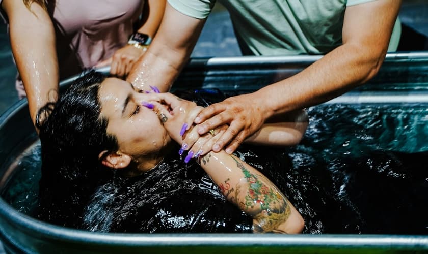 Centenas de estudantes foram batizados na Universidade da Geórgia. (Foto ilustrativa: Unsplash/Josue Michel)