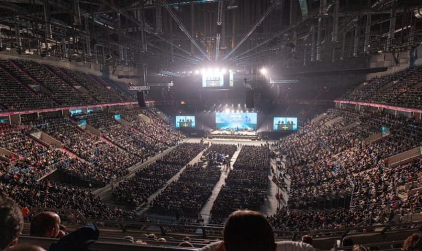 “God Loves You” em Cracóvia, na Polônia. (Foto: Reprodução/BGEA)