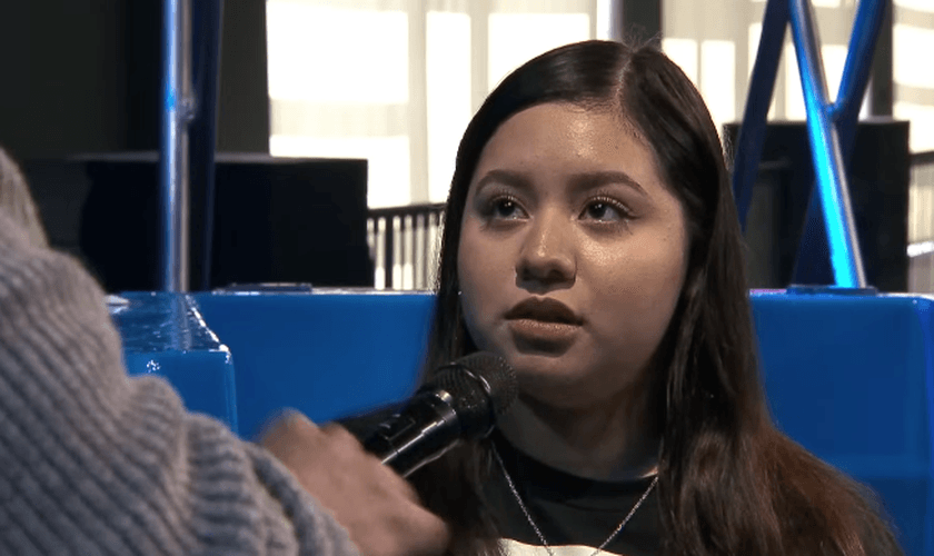 Gabriela Vences foi resgatada por Jesus. (Foto: Reprodução/YouTube/Jentezen Franklin).