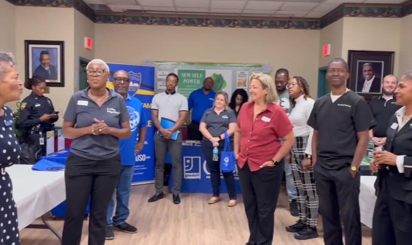 Feira de emprego. (Foto: Reprodução/Instagram/Better Together)