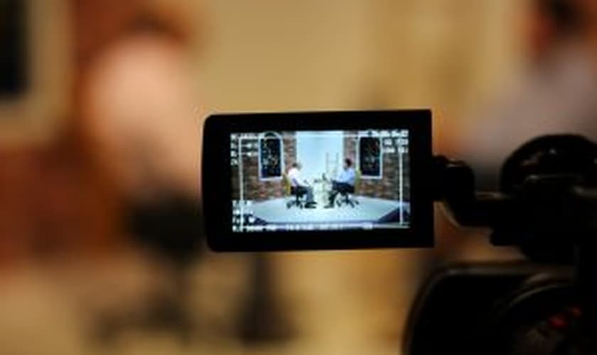 Através dos programas, as pessoas chegam à fé. (Foto: Reprodução/Transform Iran)