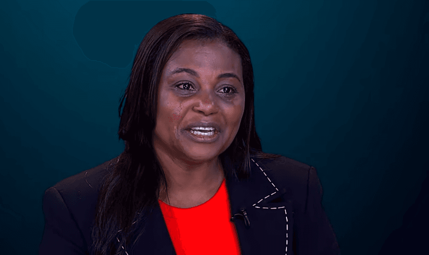 Joseli Santos se emociona ao contar seu testemunha de transformação em sua vida. (Captura de tela/YouTube/Portal Universal)