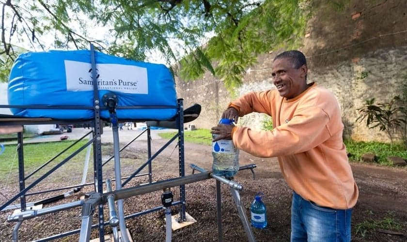 Os sistemas de filtragem foram instalados em várias cidades do RS. (Foto: Samaritan’s Purse).